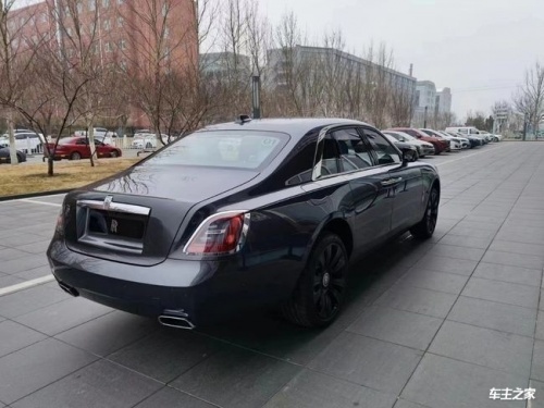 宾利添越团购价格270万起 欢迎试乘试驾