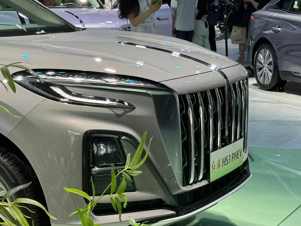 成都红旗HS3 PHEV最高降2.00万 仅13.98万可入手