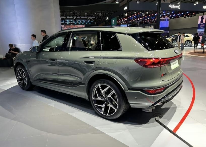 鸿蒙智行尊界S800开启预订 预计售价100-150万