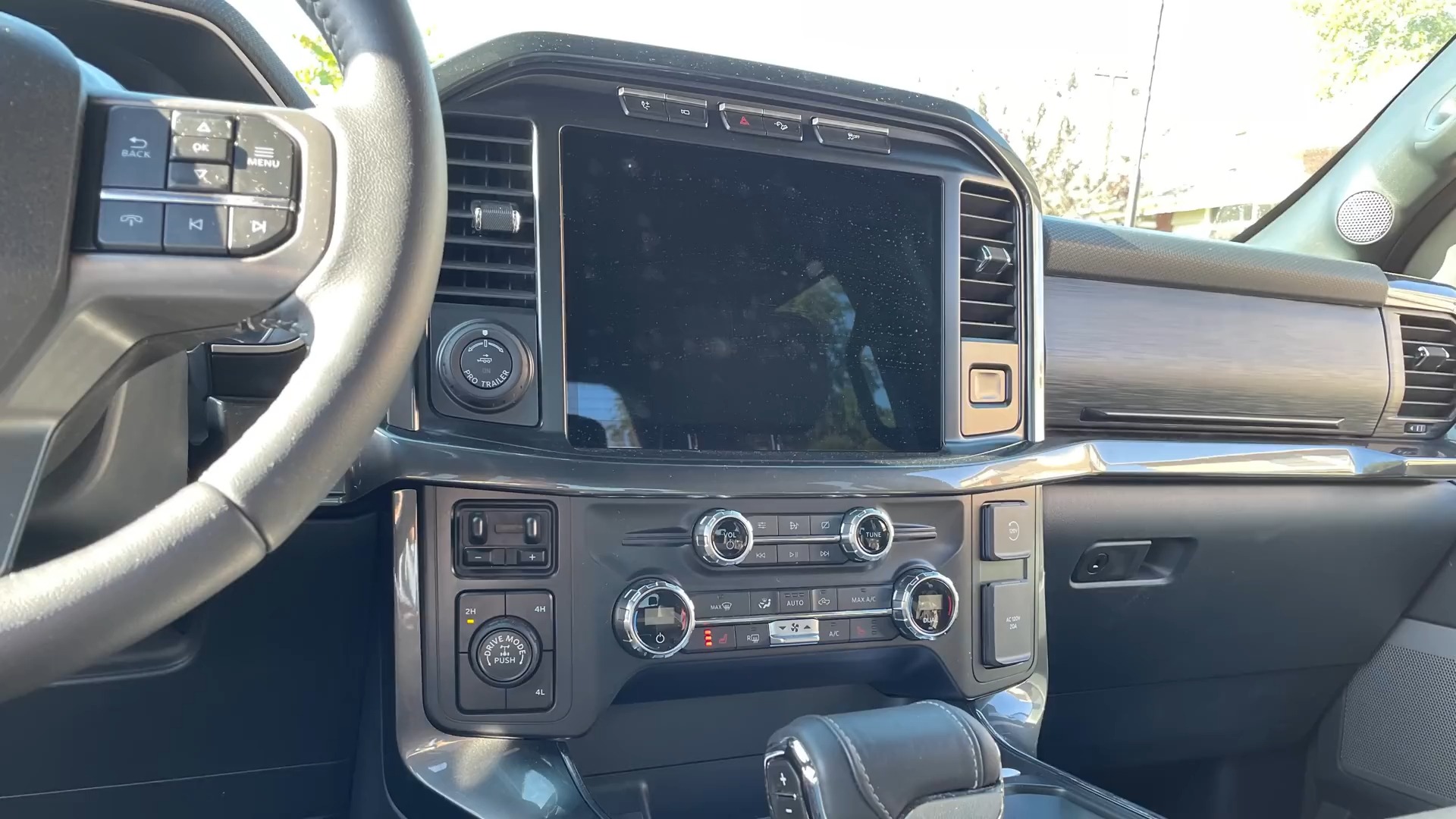 现购福特F-150墨版让利直降10万 欢迎上门试驾